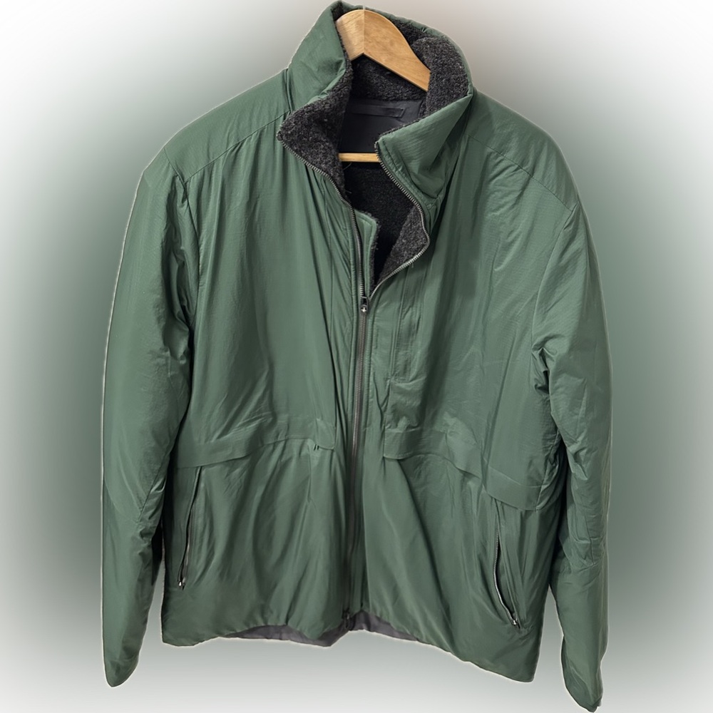 Lululemon Requisition Bomber Envy Green / Heathered
Black like new. Size XL
